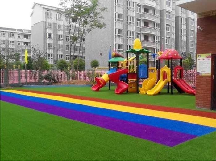 幼兒園使用人造草坪安全嗎？會(huì)影響小朋友嗎？